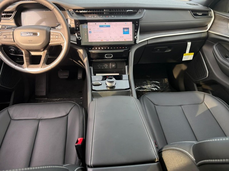 Jeep Grand Cherokee L Vehicle Image 08