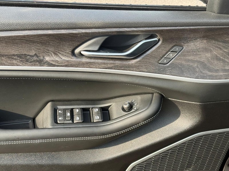 Jeep Grand Cherokee L Vehicle Image 14