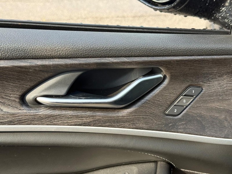 Jeep Grand Cherokee L Vehicle Image 15