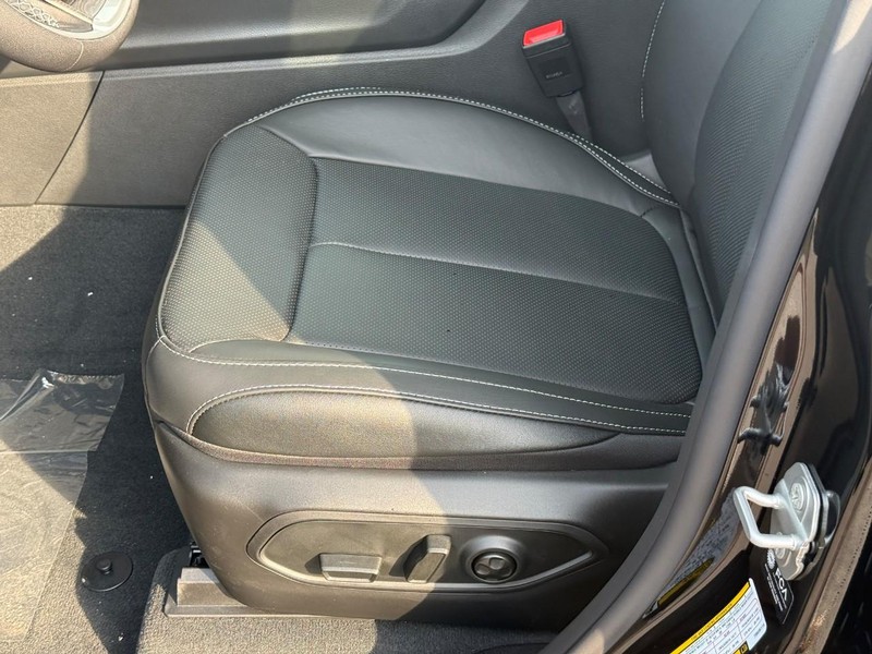 Jeep Grand Cherokee L Vehicle Image 16