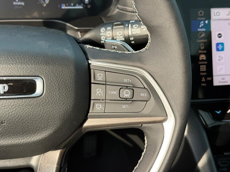 Jeep Grand Cherokee L Vehicle Image 19