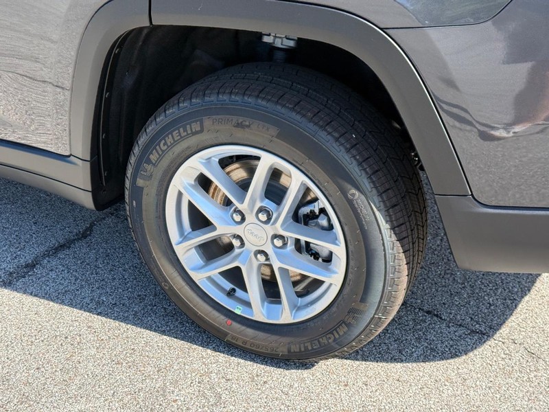 Jeep Grand Cherokee L Vehicle Image 05