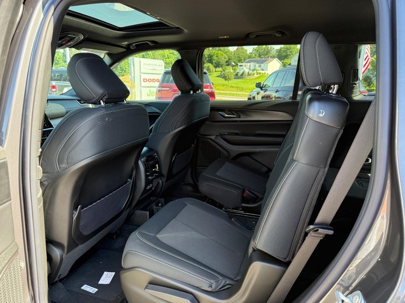 Jeep Grand Cherokee L Vehicle Image 07