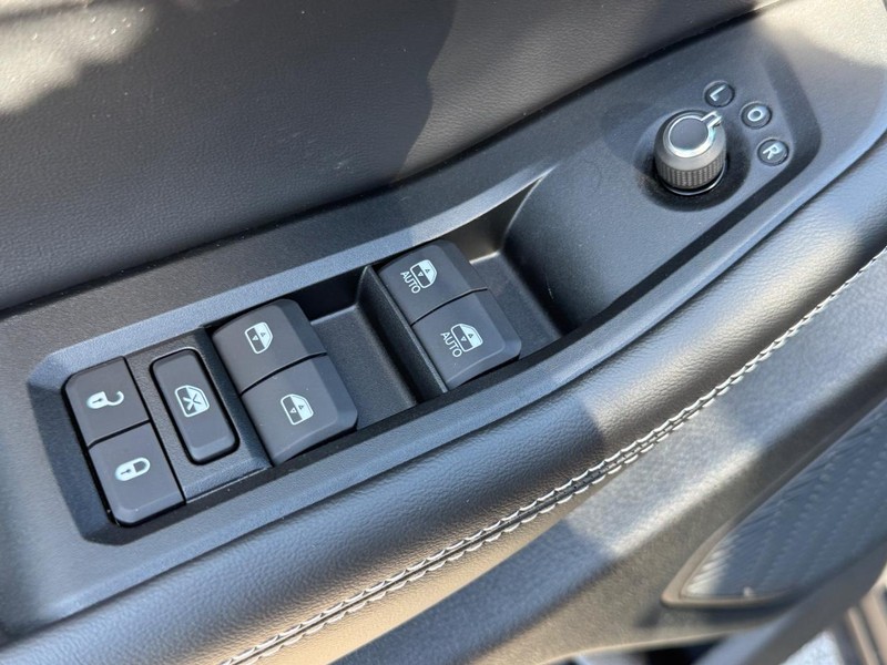 Jeep Grand Cherokee L Vehicle Image 14
