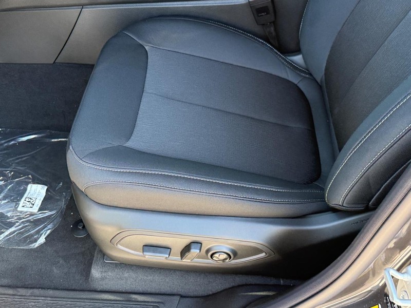 Jeep Grand Cherokee L Vehicle Image 15