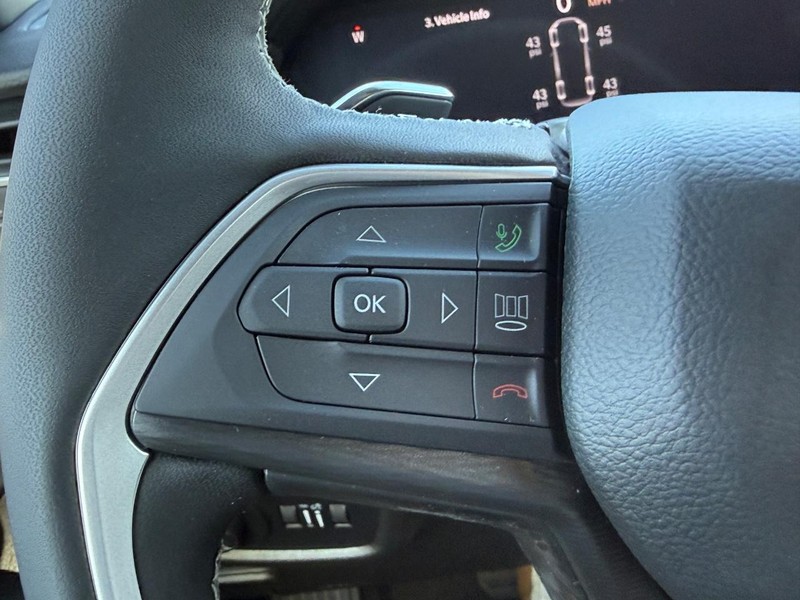 Jeep Grand Cherokee L Vehicle Image 16