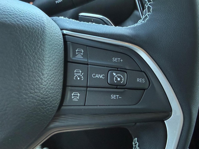 Jeep Grand Cherokee L Vehicle Image 17