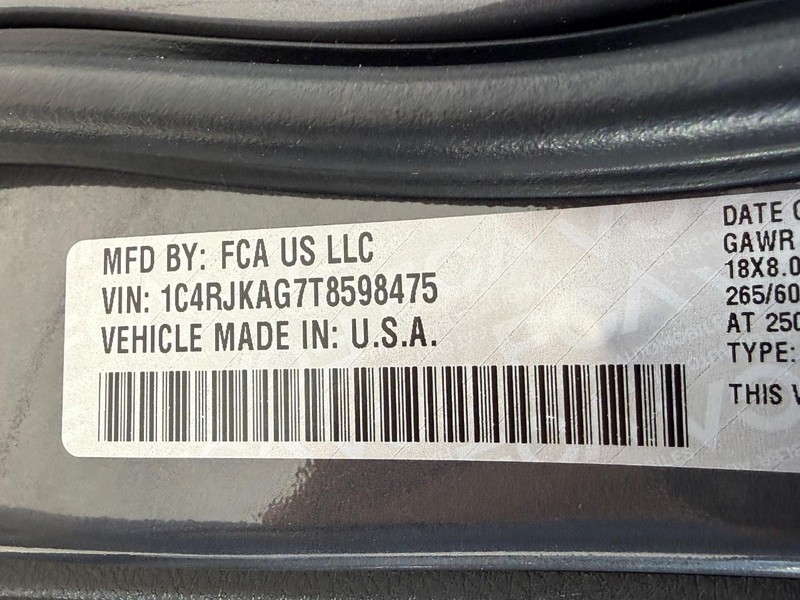 Jeep Grand Cherokee L Vehicle Image 21