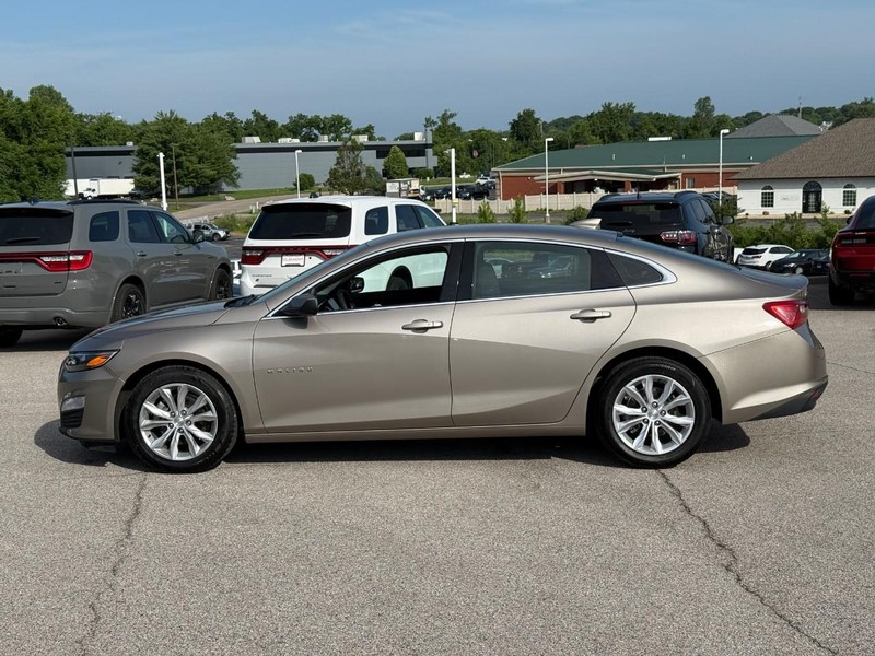 Chevrolet Malibu Vehicle Full-screen Gallery Image 2