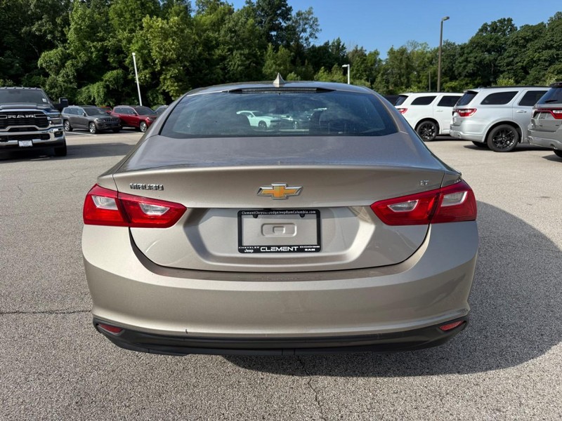 Chevrolet Malibu Vehicle Full-screen Gallery Image 6