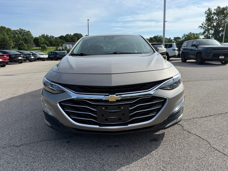 Chevrolet Malibu Vehicle Full-screen Gallery Image 7