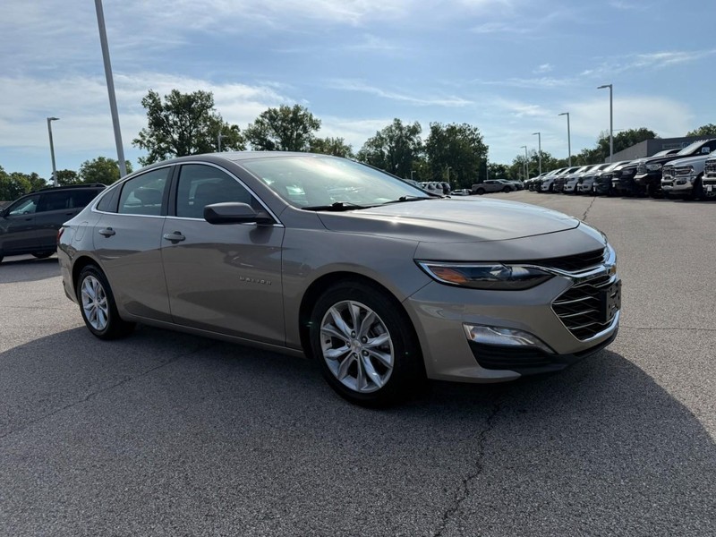 Chevrolet Malibu Vehicle Full-screen Gallery Image 8
