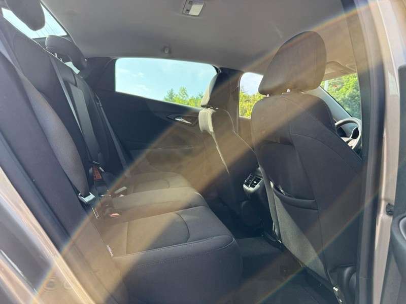 Chevrolet Malibu Vehicle Full-screen Gallery Image 9