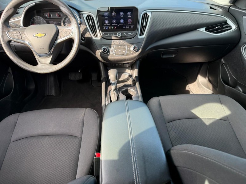 Chevrolet Malibu Vehicle Full-screen Gallery Image 10