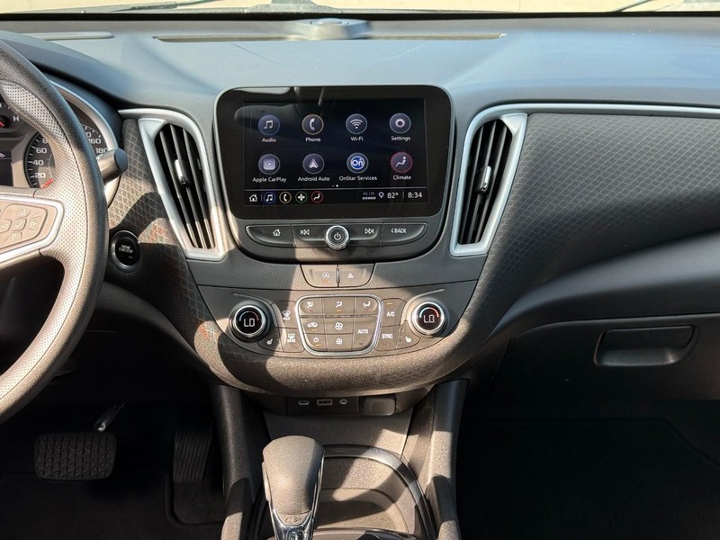Chevrolet Malibu Vehicle Full-screen Gallery Image 12
