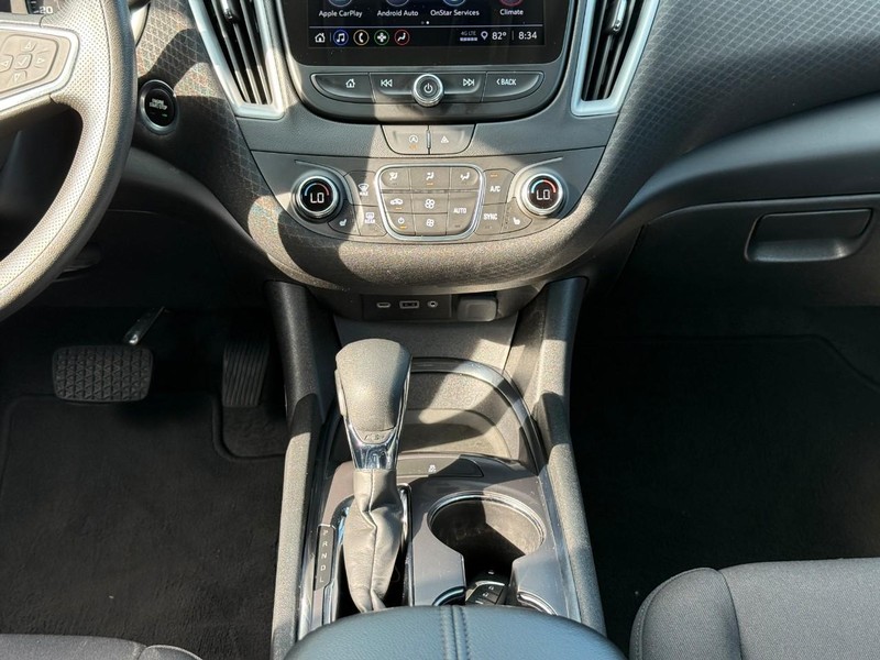 Chevrolet Malibu Vehicle Full-screen Gallery Image 13