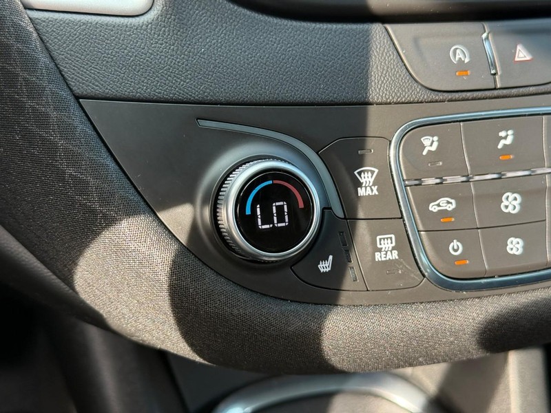 Chevrolet Malibu Vehicle Full-screen Gallery Image 21