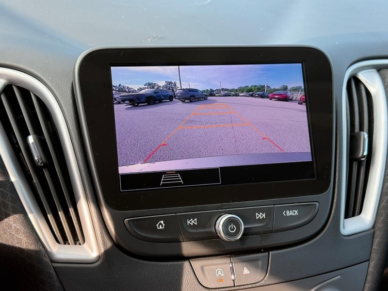 Chevrolet Malibu Vehicle Full-screen Gallery Image 22