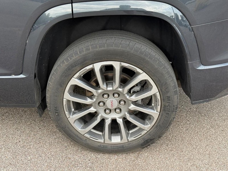 GMC Acadia Vehicle Image 05