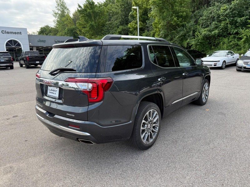 GMC Acadia Vehicle Image 11