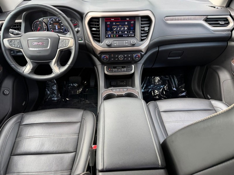 GMC Acadia Vehicle Image 15
