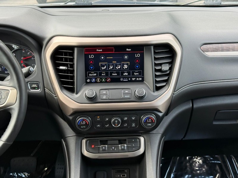 GMC Acadia Vehicle Image 17