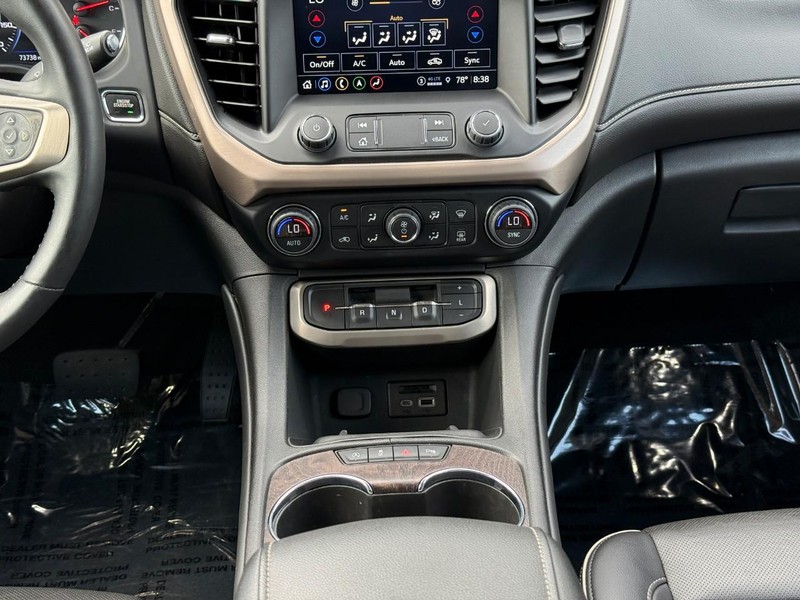 GMC Acadia Vehicle Image 18
