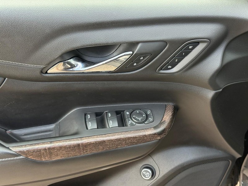 GMC Acadia Vehicle Image 19