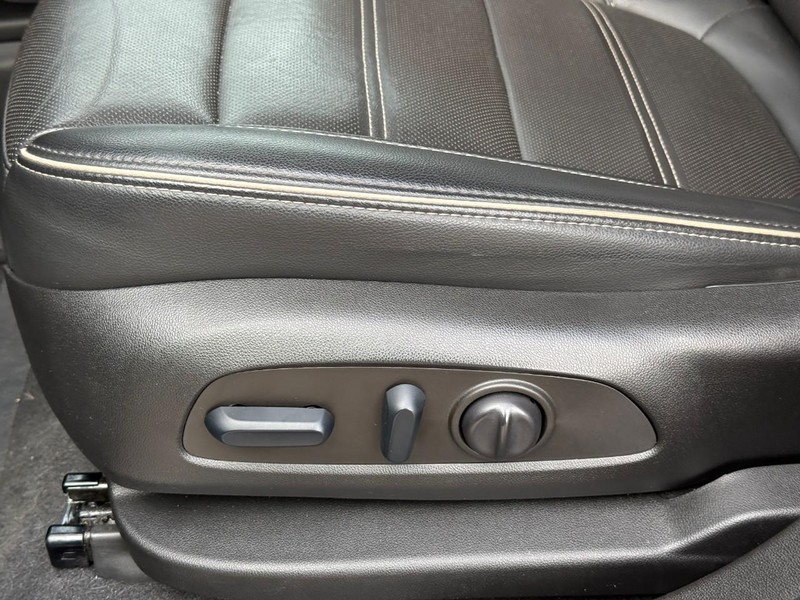 GMC Acadia Vehicle Image 22