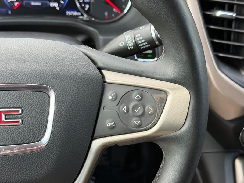 GMC Acadia Vehicle Image 24