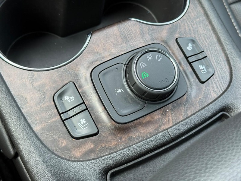 GMC Acadia Vehicle Image 25