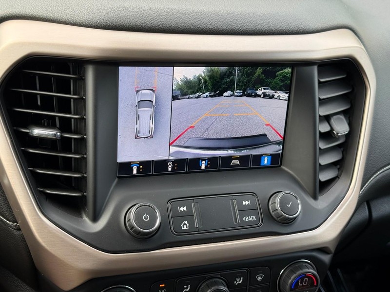 GMC Acadia Vehicle Image 28