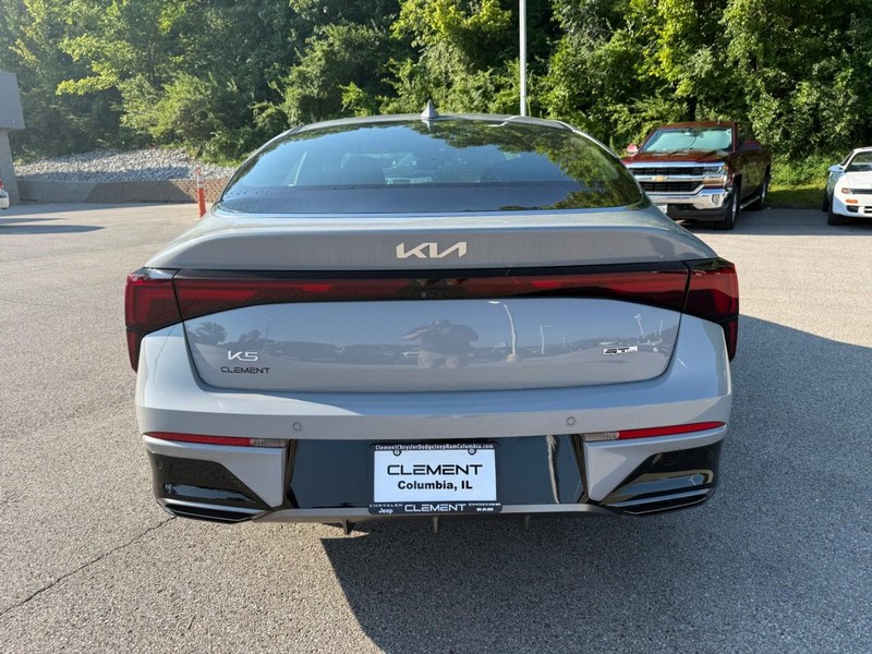 Kia K5 Vehicle Full-screen Gallery Image 6