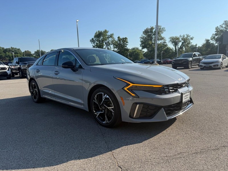 Kia K5 Vehicle Full-screen Gallery Image 8