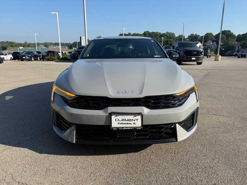 Kia K5 Vehicle Full-screen Gallery Image 9
