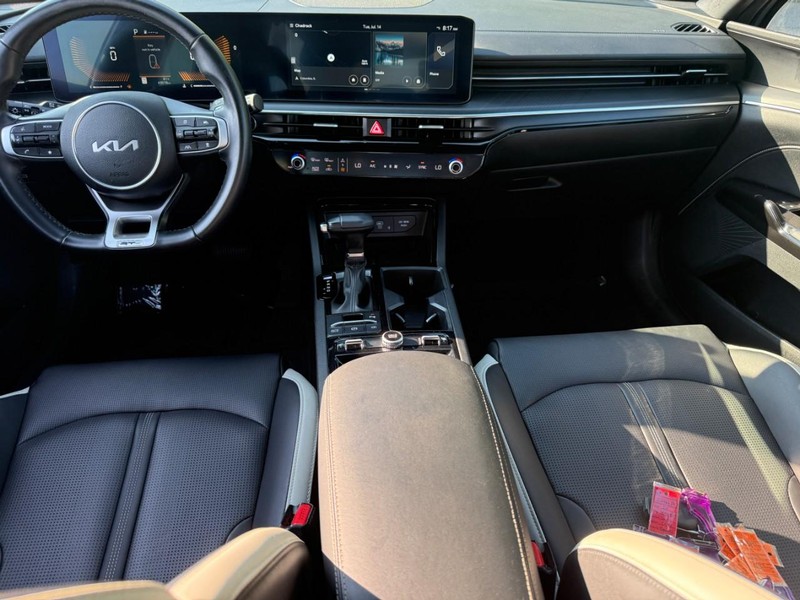 Kia K5 Vehicle Full-screen Gallery Image 11