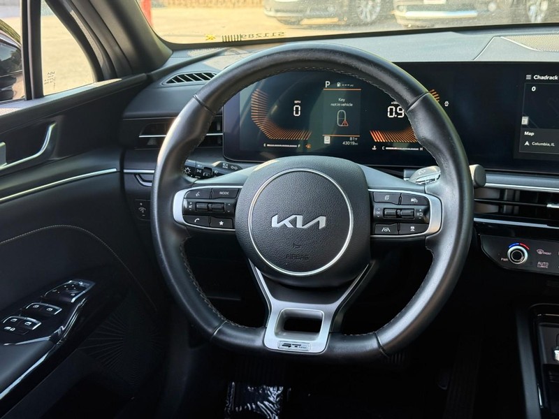 Kia K5 Vehicle Full-screen Gallery Image 12