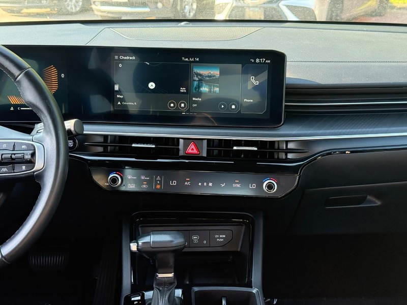 Kia K5 Vehicle Full-screen Gallery Image 13