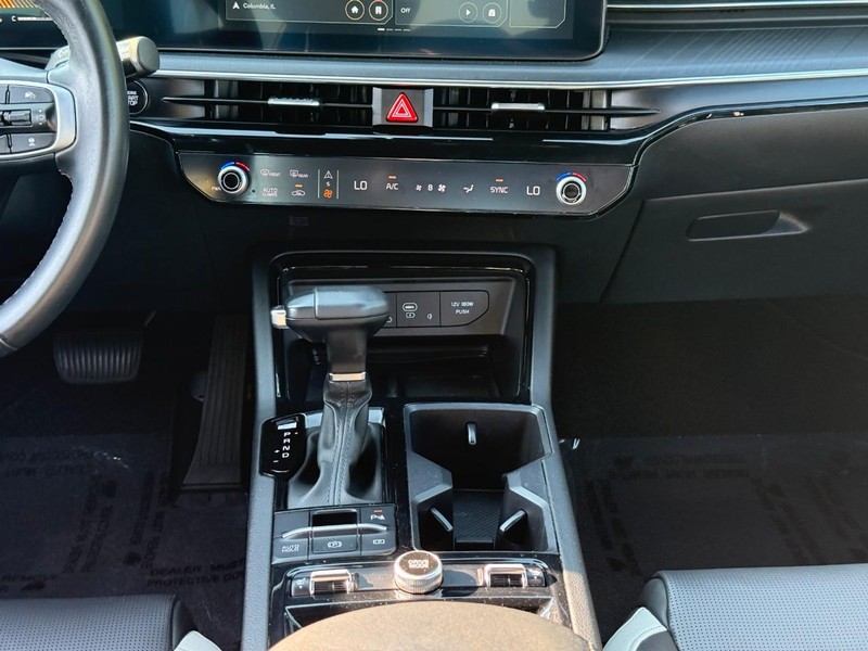 Kia K5 Vehicle Full-screen Gallery Image 14