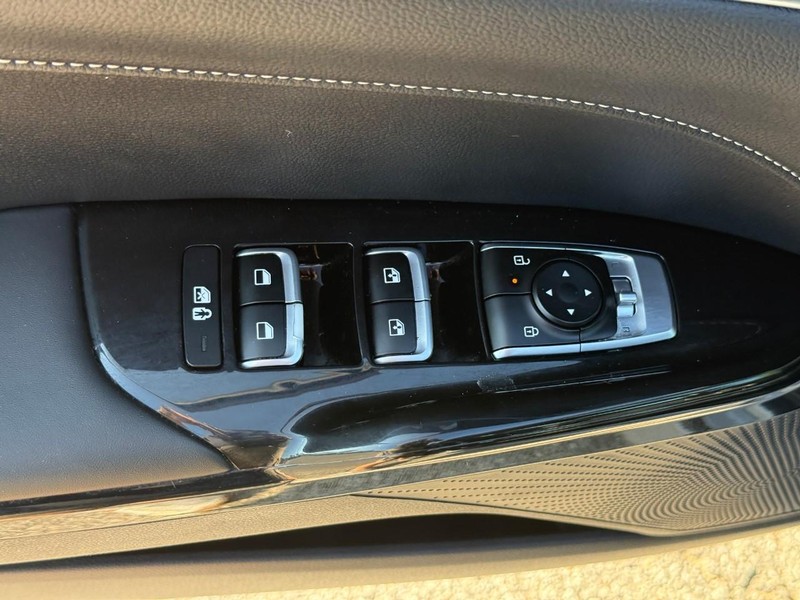 Kia K5 Vehicle Full-screen Gallery Image 16