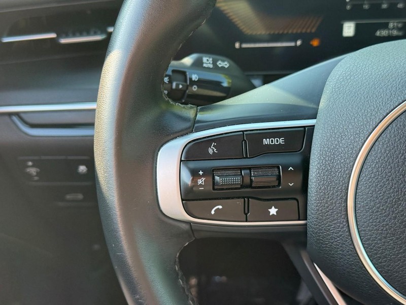 Kia K5 Vehicle Full-screen Gallery Image 19