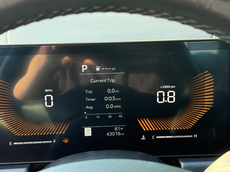 Kia K5 Vehicle Full-screen Gallery Image 21