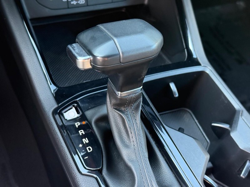 Kia K5 Vehicle Full-screen Gallery Image 22
