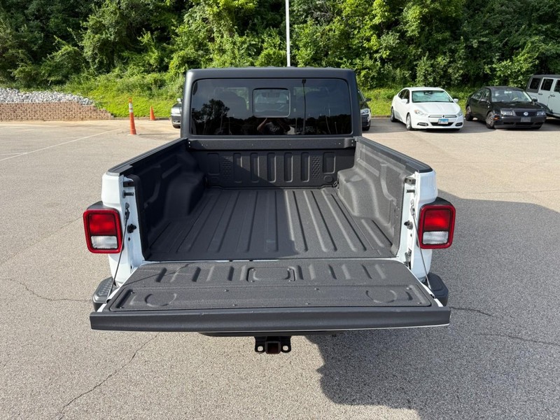Jeep Gladiator Vehicle Full-screen Gallery Image 5