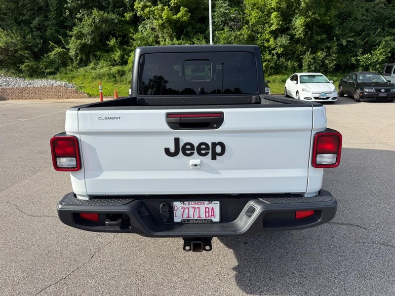 Jeep Gladiator Vehicle Full-screen Gallery Image 6
