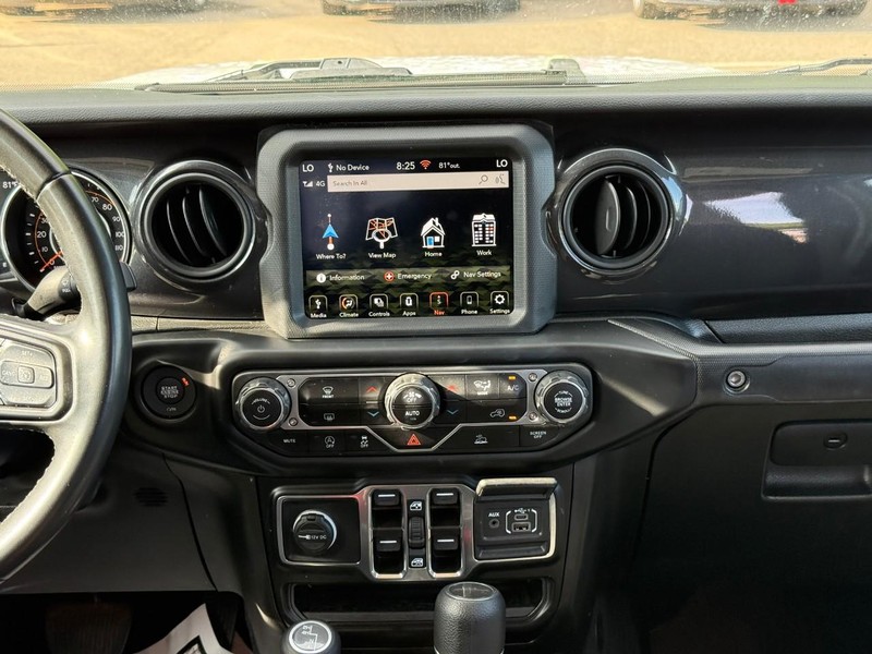 Jeep Gladiator Vehicle Full-screen Gallery Image 13