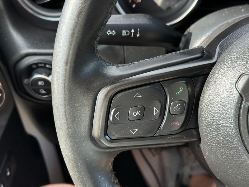 Jeep Gladiator Vehicle Full-screen Gallery Image 18