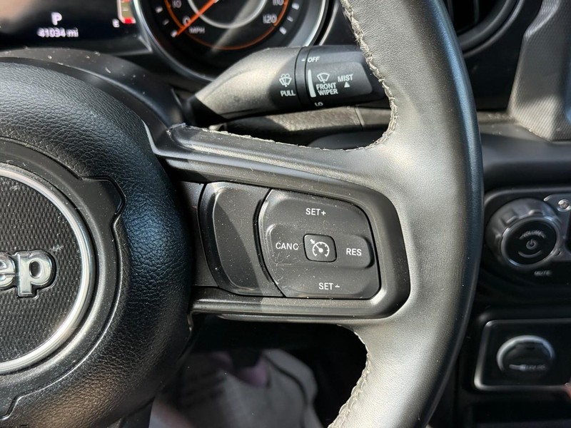 Jeep Gladiator Vehicle Full-screen Gallery Image 19