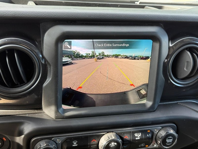 Jeep Gladiator Vehicle Full-screen Gallery Image 22