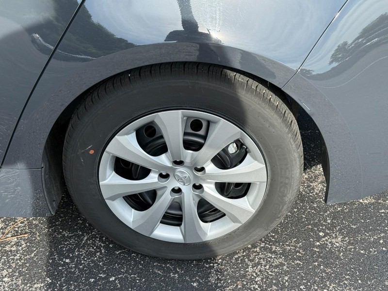 Toyota Corolla Vehicle Image 05
